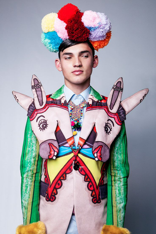 Illustration for article titled I AM WEIRD. YOU ARE WEIRD. LETS ALL GET WEIRD : A BIZARRE HOLIDAY PARTY LOOKBOOK